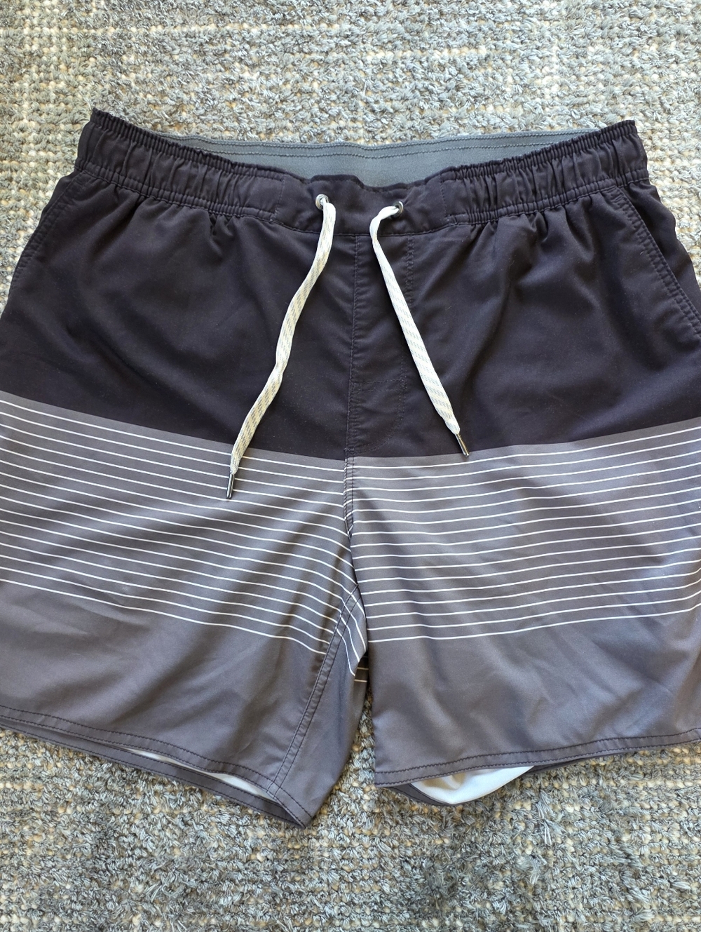 Vuori Trail Shorts Mens Med Quartz Stripe Lined Stretch Swim Hybrid